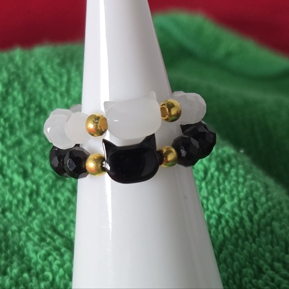 Cat Beaded Stretch Rings – 2 Piece Set Black & White Stacking Adjustable Jewelry - Picture 3 of 8